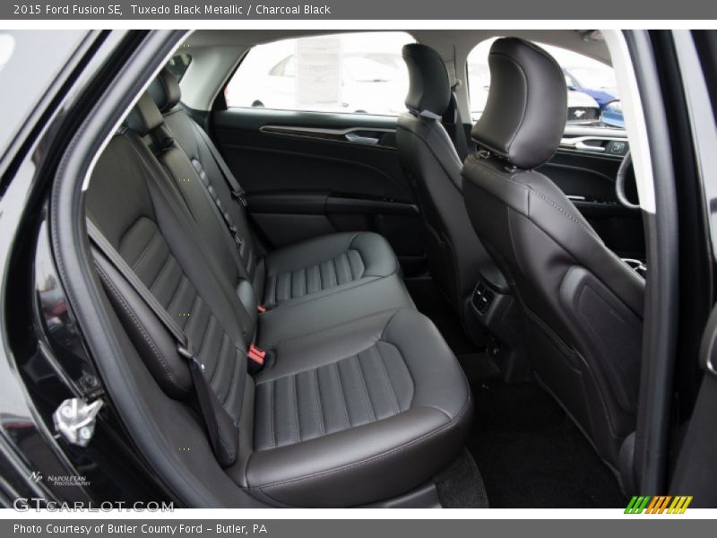 Tuxedo Black Metallic / Charcoal Black 2015 Ford Fusion SE