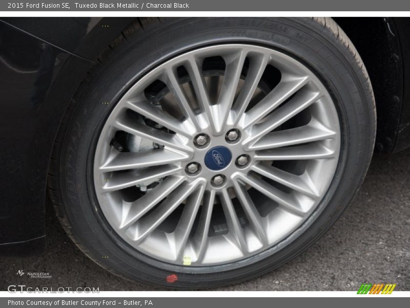Tuxedo Black Metallic / Charcoal Black 2015 Ford Fusion SE
