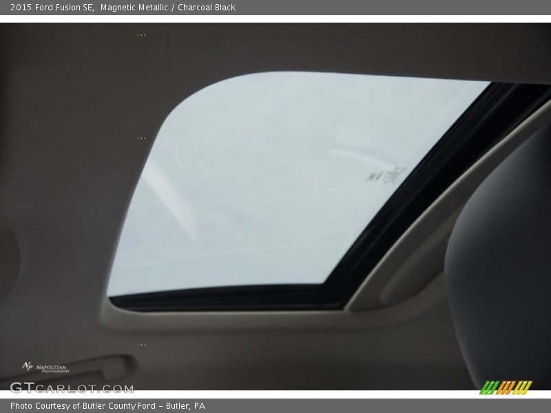 Magnetic Metallic / Charcoal Black 2015 Ford Fusion SE