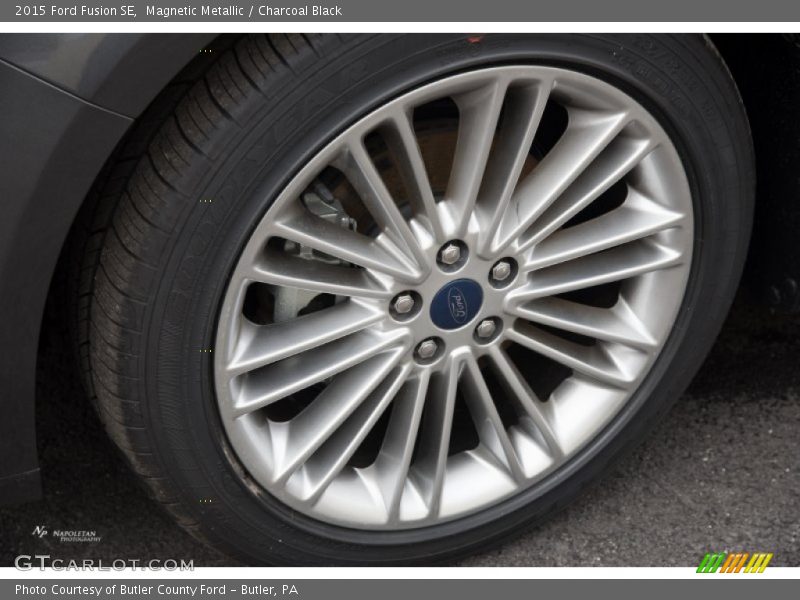 Magnetic Metallic / Charcoal Black 2015 Ford Fusion SE