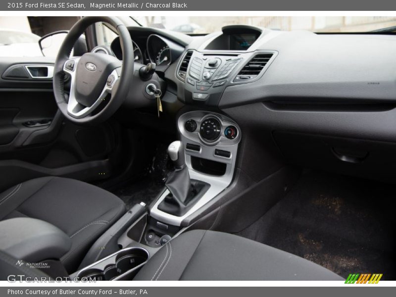 Magnetic Metallic / Charcoal Black 2015 Ford Fiesta SE Sedan
