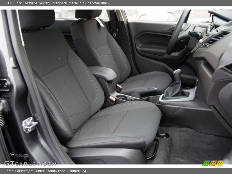 Magnetic Metallic / Charcoal Black 2015 Ford Fiesta SE Sedan