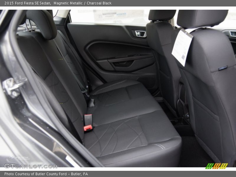 Magnetic Metallic / Charcoal Black 2015 Ford Fiesta SE Sedan