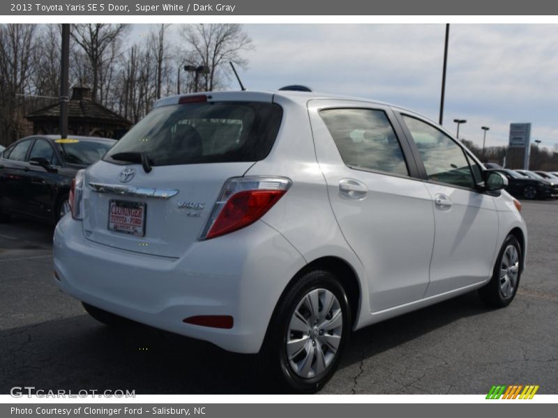 Super White / Dark Gray 2013 Toyota Yaris SE 5 Door