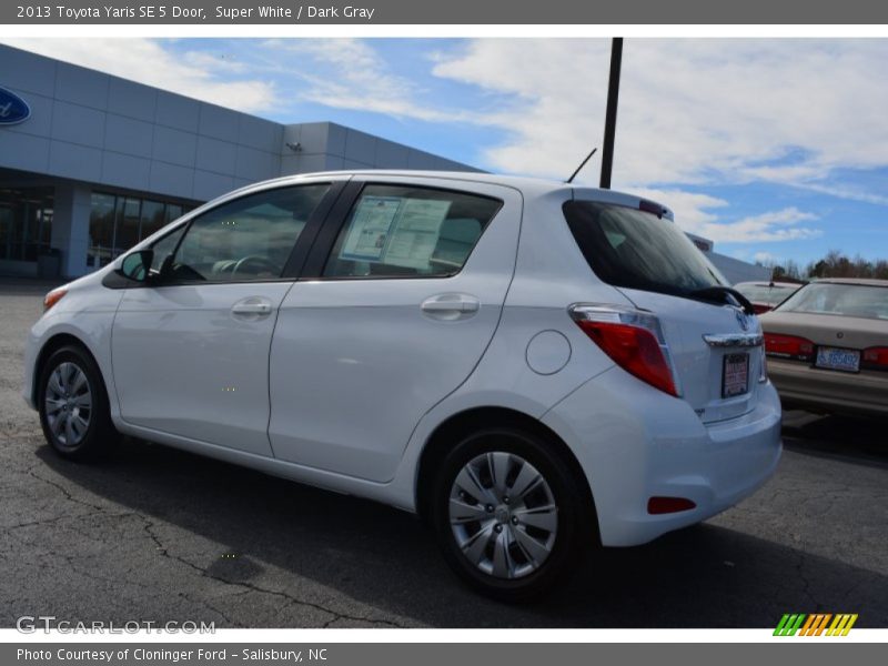 Super White / Dark Gray 2013 Toyota Yaris SE 5 Door