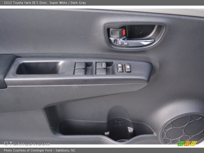 Super White / Dark Gray 2013 Toyota Yaris SE 5 Door