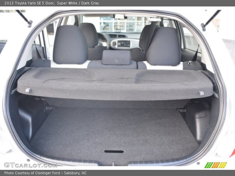 Super White / Dark Gray 2013 Toyota Yaris SE 5 Door