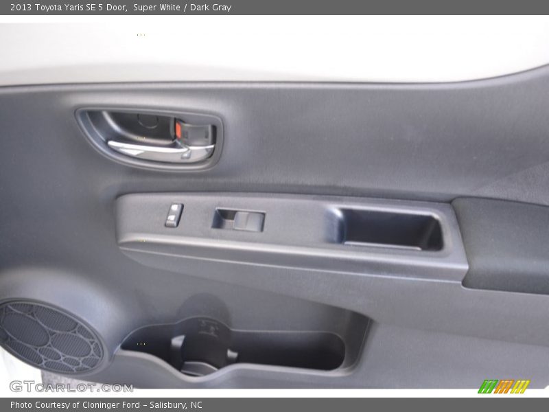 Super White / Dark Gray 2013 Toyota Yaris SE 5 Door