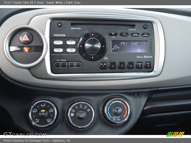 Super White / Dark Gray 2013 Toyota Yaris SE 5 Door