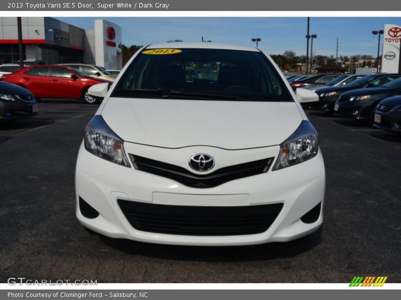 Super White / Dark Gray 2013 Toyota Yaris SE 5 Door