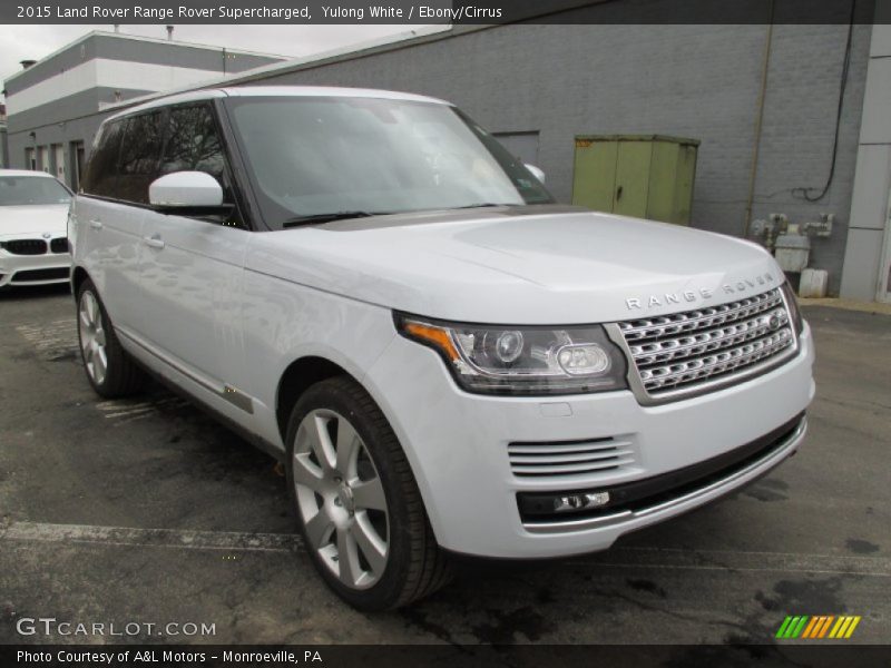 Front 3/4 View of 2015 Range Rover Supercharged