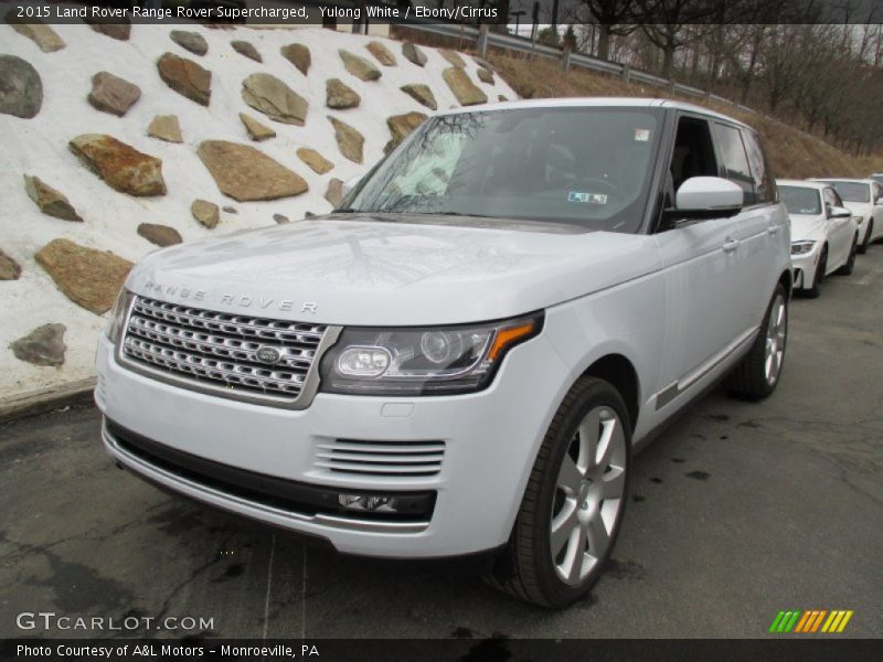 Front 3/4 View of 2015 Range Rover Supercharged