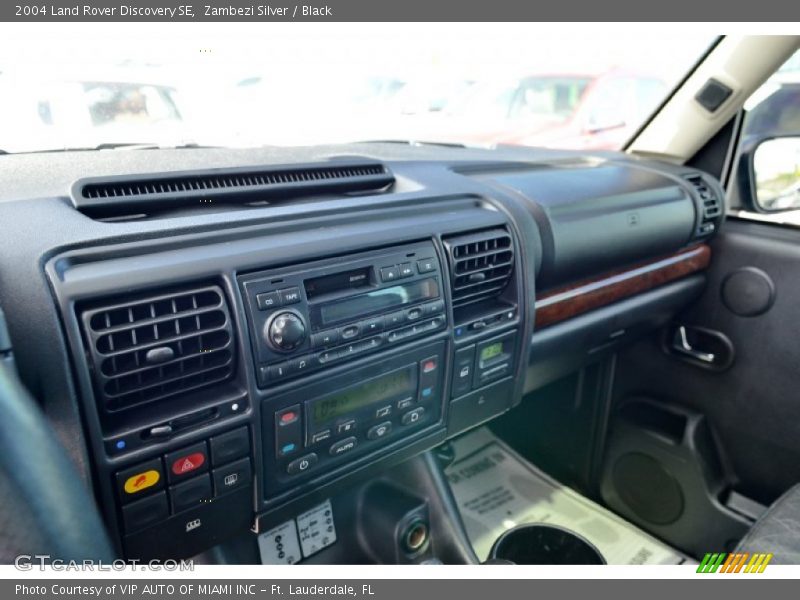 Zambezi Silver / Black 2004 Land Rover Discovery SE