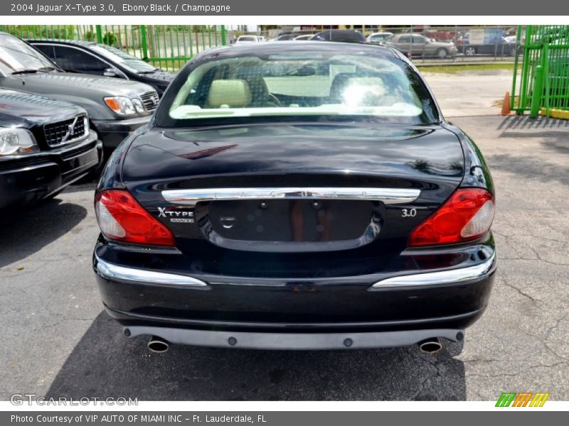 Ebony Black / Champagne 2004 Jaguar X-Type 3.0