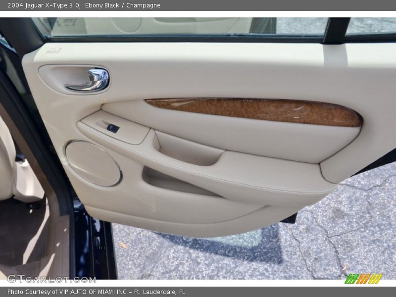 Ebony Black / Champagne 2004 Jaguar X-Type 3.0