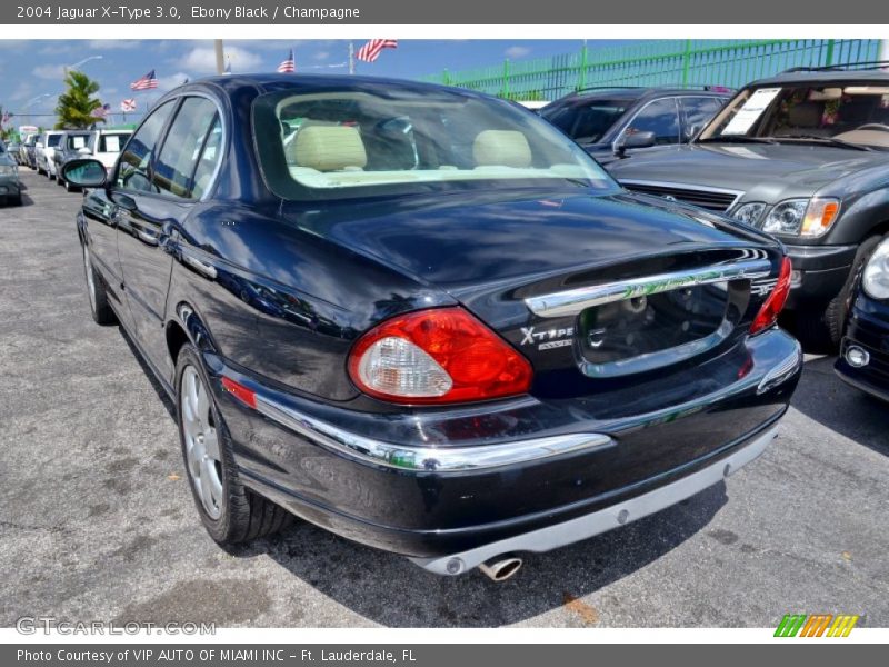 Ebony Black / Champagne 2004 Jaguar X-Type 3.0