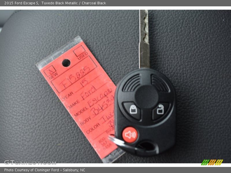 Tuxedo Black Metallic / Charcoal Black 2015 Ford Escape S