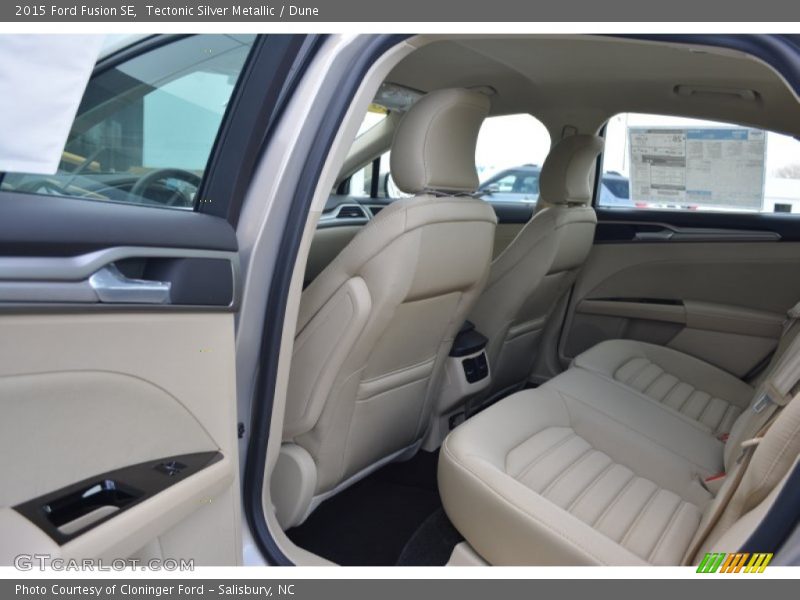 Tectonic Silver Metallic / Dune 2015 Ford Fusion SE