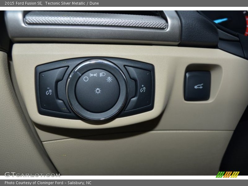 Tectonic Silver Metallic / Dune 2015 Ford Fusion SE
