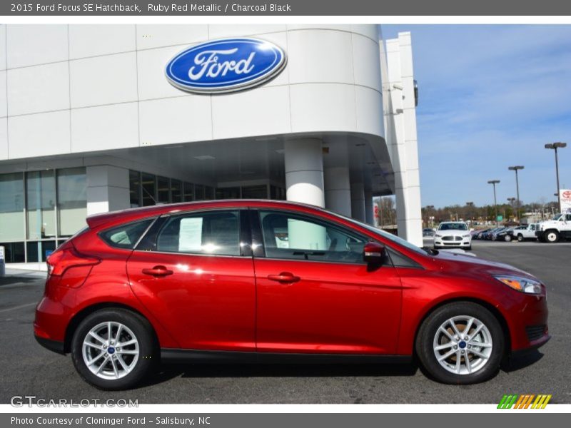 Ruby Red Metallic / Charcoal Black 2015 Ford Focus SE Hatchback
