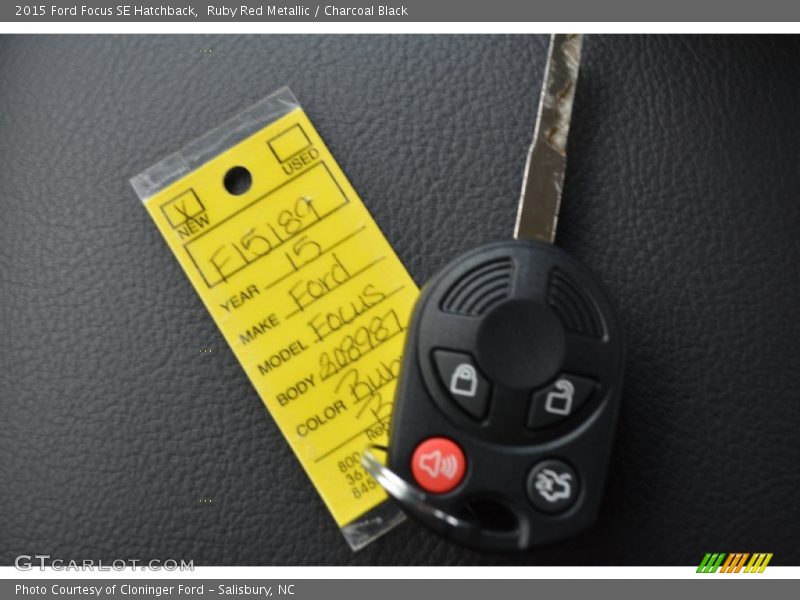 Ruby Red Metallic / Charcoal Black 2015 Ford Focus SE Hatchback