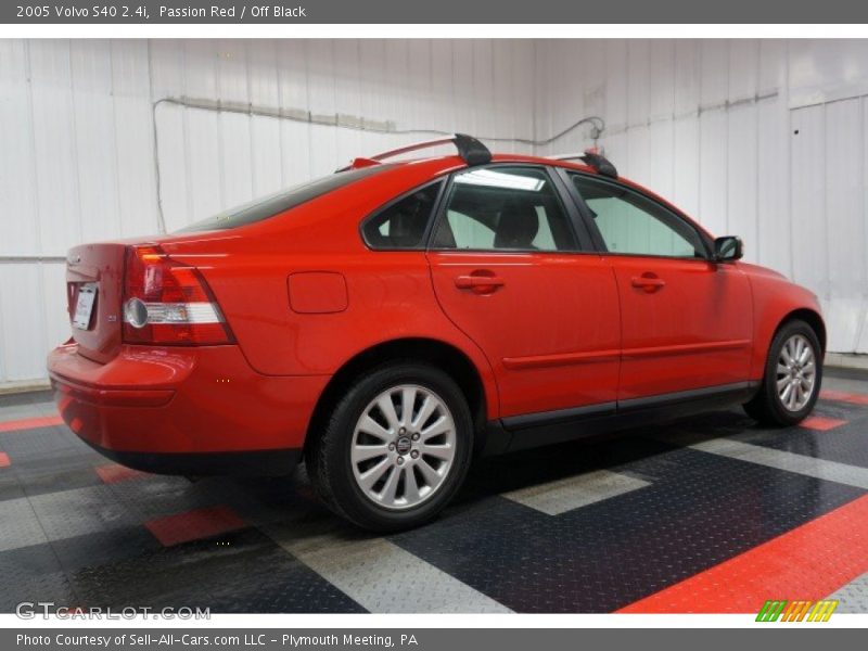 Passion Red / Off Black 2005 Volvo S40 2.4i