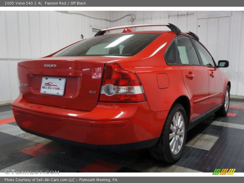 Passion Red / Off Black 2005 Volvo S40 2.4i