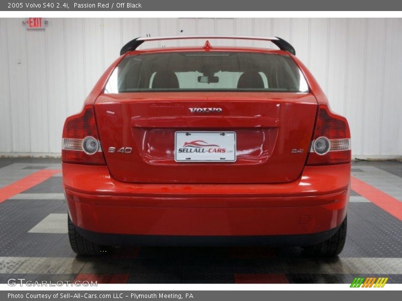 Passion Red / Off Black 2005 Volvo S40 2.4i