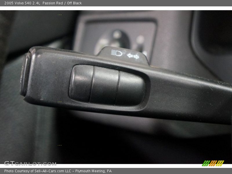 Passion Red / Off Black 2005 Volvo S40 2.4i