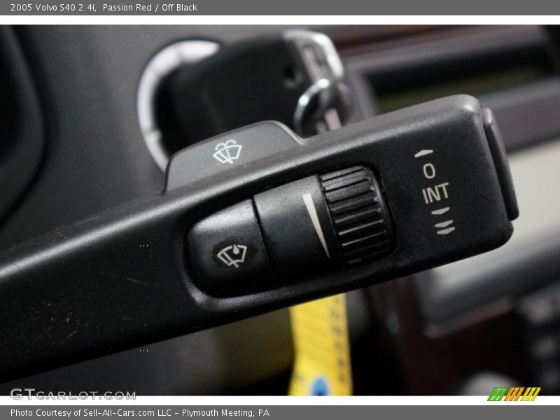 Passion Red / Off Black 2005 Volvo S40 2.4i