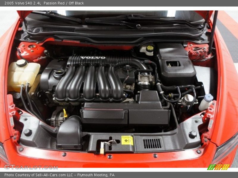 Passion Red / Off Black 2005 Volvo S40 2.4i