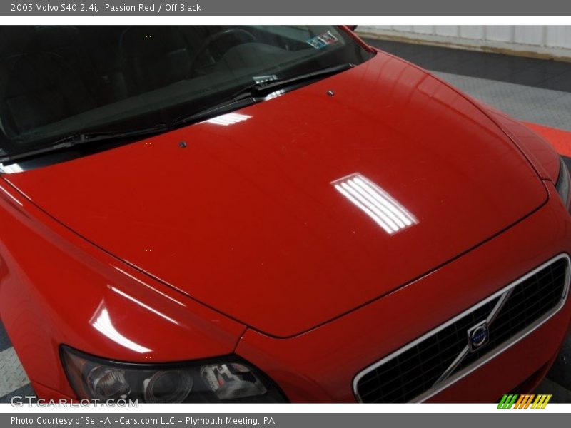 Passion Red / Off Black 2005 Volvo S40 2.4i