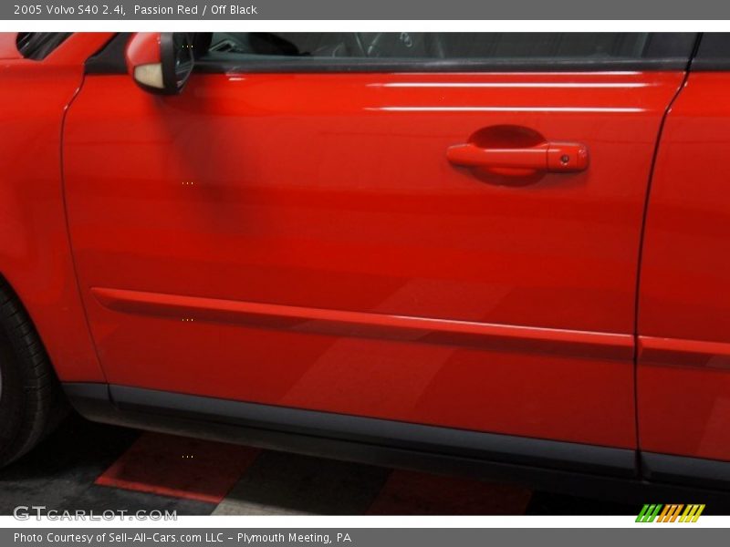 Passion Red / Off Black 2005 Volvo S40 2.4i