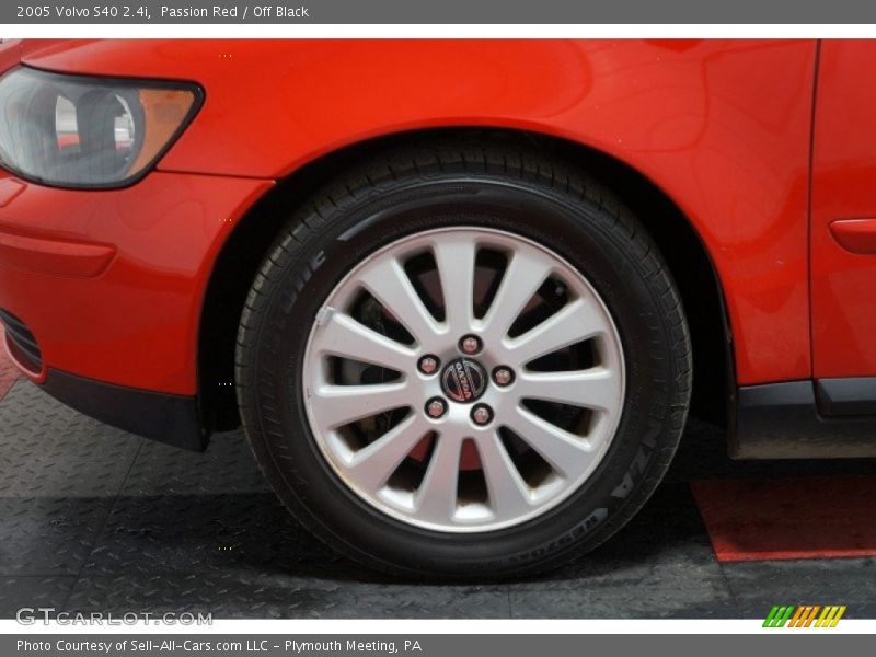  2005 S40 2.4i Wheel