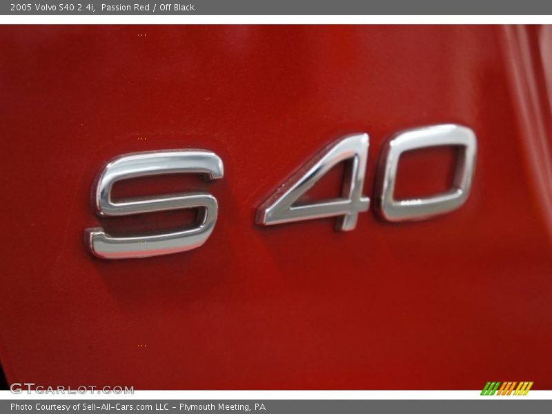 Passion Red / Off Black 2005 Volvo S40 2.4i