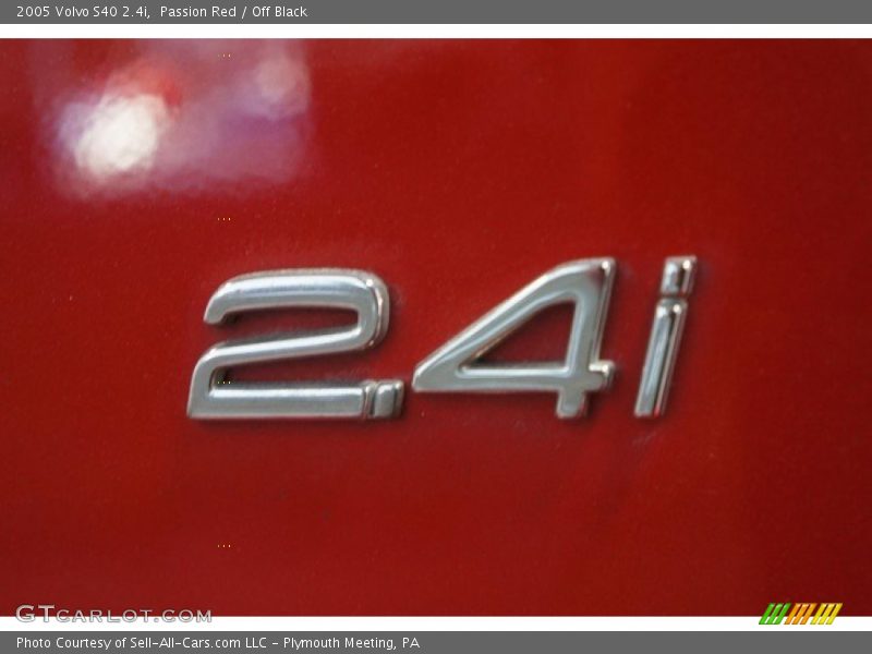 Passion Red / Off Black 2005 Volvo S40 2.4i