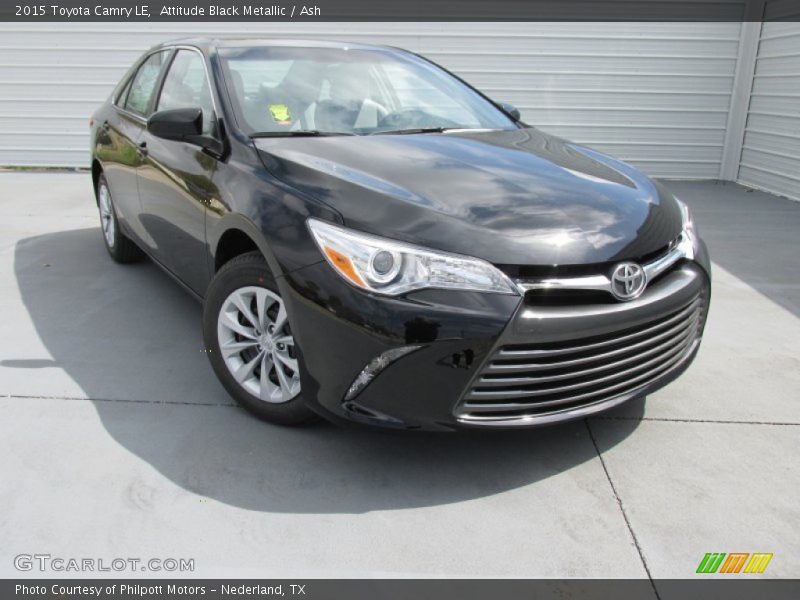 Front 3/4 View of 2015 Camry LE
