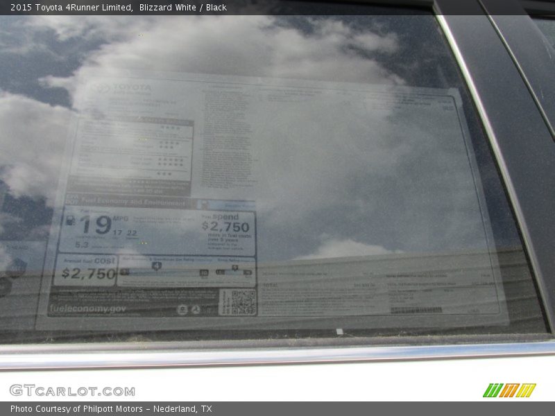 Blizzard White / Black 2015 Toyota 4Runner Limited