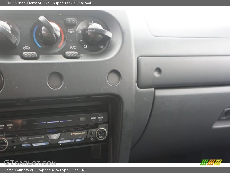 Super Black / Charcoal 2004 Nissan Xterra SE 4x4