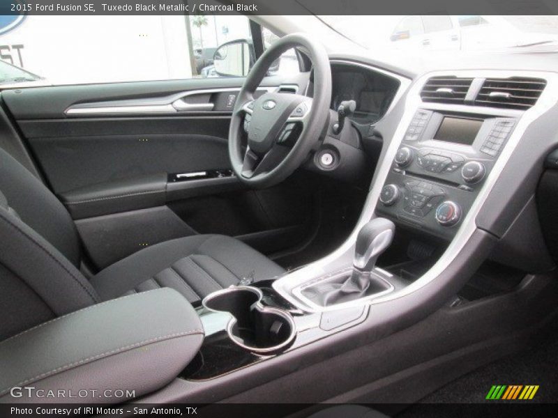 Tuxedo Black Metallic / Charcoal Black 2015 Ford Fusion SE