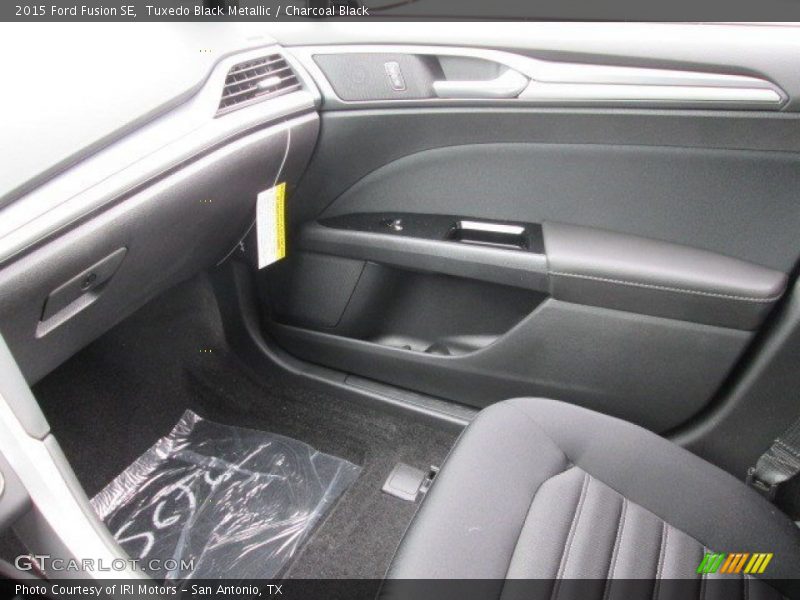 Tuxedo Black Metallic / Charcoal Black 2015 Ford Fusion SE