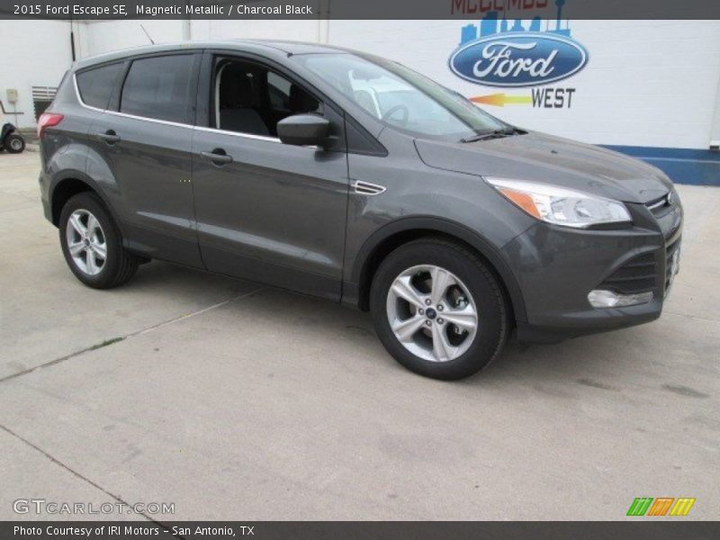 Magnetic Metallic / Charcoal Black 2015 Ford Escape SE