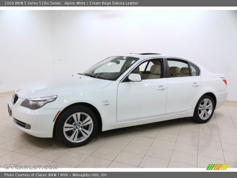 Front 3/4 View of 2009 5 Series 528xi Sedan