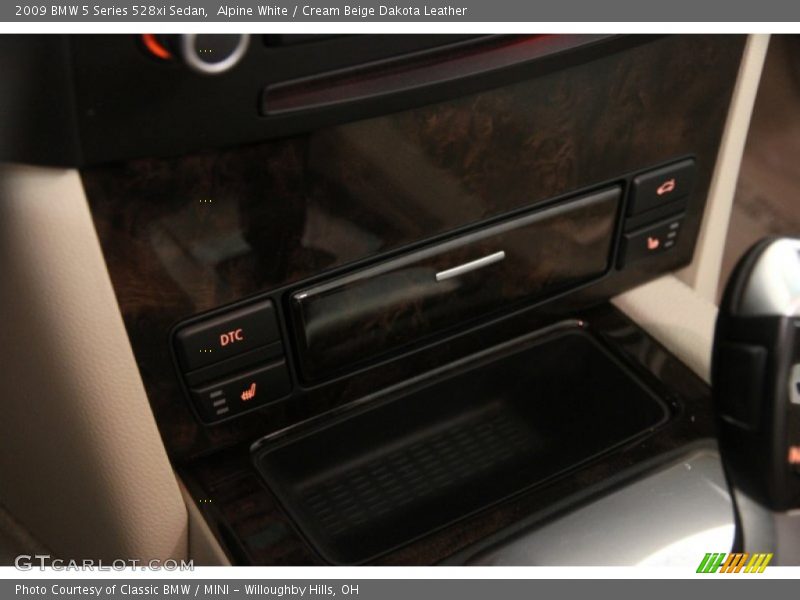 Alpine White / Cream Beige Dakota Leather 2009 BMW 5 Series 528xi Sedan
