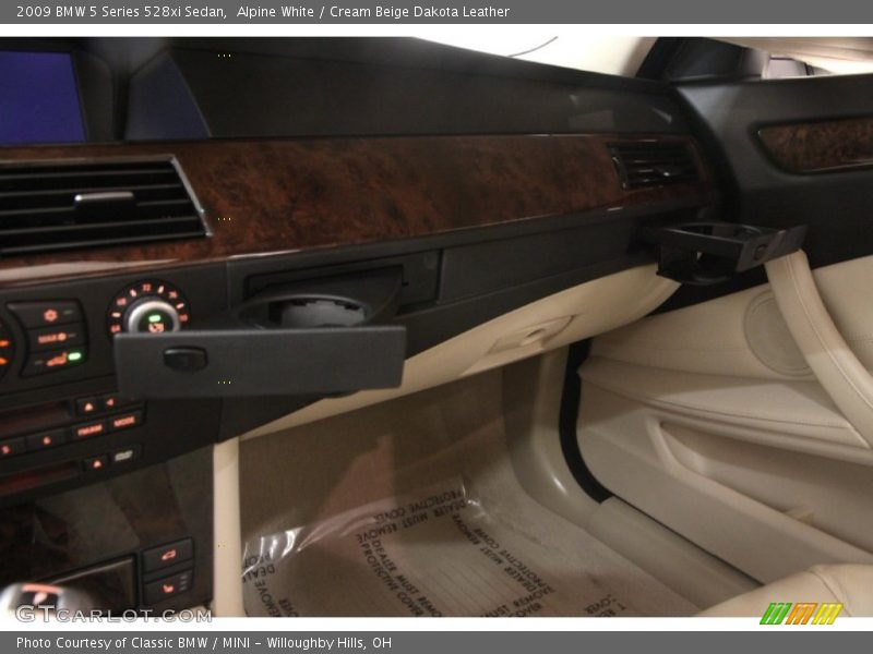 Alpine White / Cream Beige Dakota Leather 2009 BMW 5 Series 528xi Sedan