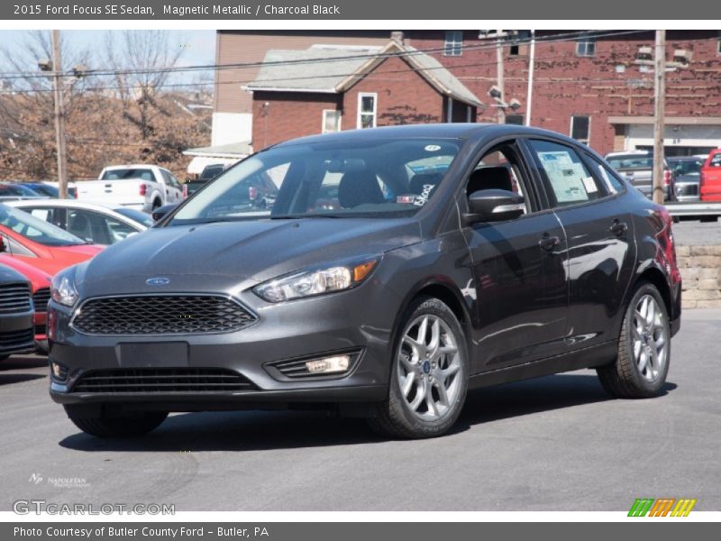 Magnetic Metallic / Charcoal Black 2015 Ford Focus SE Sedan