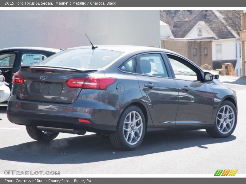 Magnetic Metallic / Charcoal Black 2015 Ford Focus SE Sedan