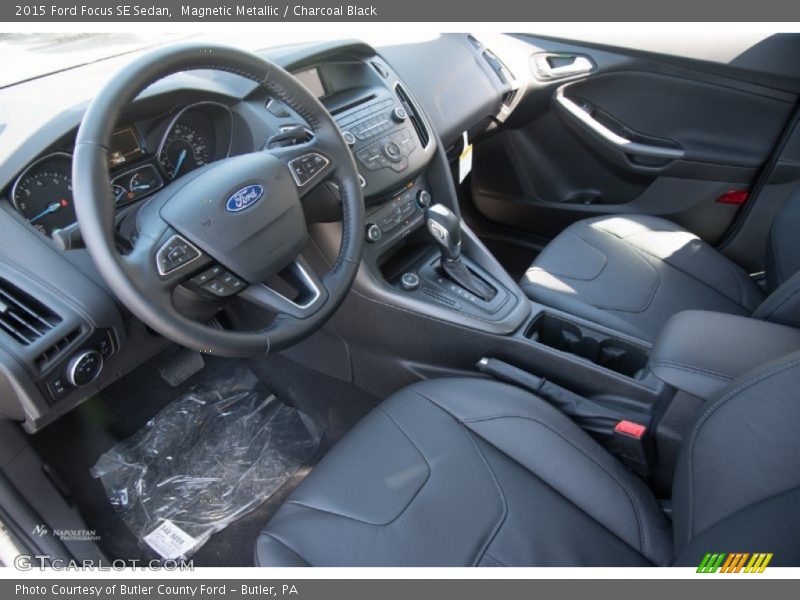 Magnetic Metallic / Charcoal Black 2015 Ford Focus SE Sedan