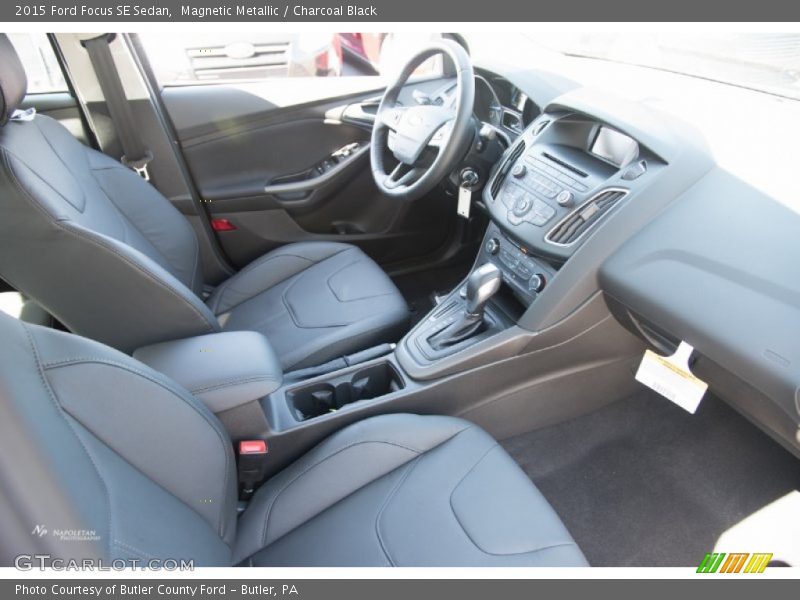 Magnetic Metallic / Charcoal Black 2015 Ford Focus SE Sedan