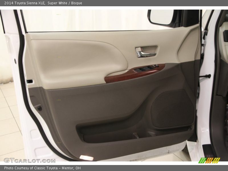 Super White / Bisque 2014 Toyota Sienna XLE